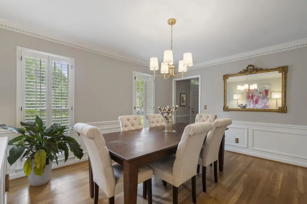 6915 Hunters Knoll, Sandy Springs, Georgia 30328, 4 Bedrooms Bedrooms, ,3 BathroomsBathrooms,Residential,For Sale,6915 Hunters Knoll,7639049