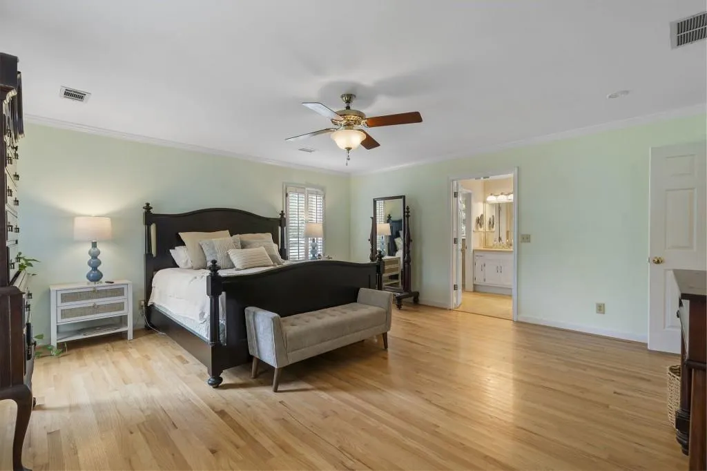 6915 Hunters Knoll, Sandy Springs, Georgia 30328, 4 Bedrooms Bedrooms, ,3 BathroomsBathrooms,Residential,For Sale,6915 Hunters Knoll,7639049