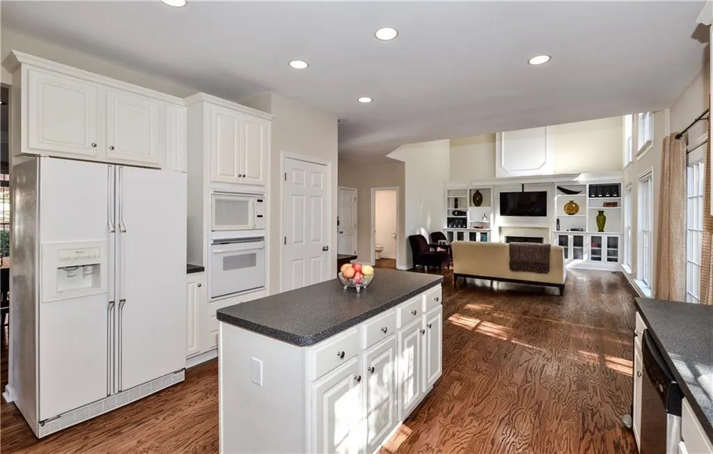 735 Orchard Court, Sandy Springs, Georgia 30328, 3 Bedrooms Bedrooms, ,2 BathroomsBathrooms,Residential,Sold,735 Orchard Court,5774391