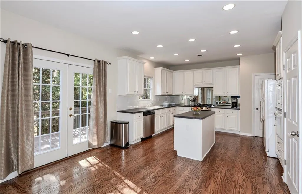 735 Orchard Court, Sandy Springs, Georgia 30328, 3 Bedrooms Bedrooms, ,2 BathroomsBathrooms,Residential,Sold,735 Orchard Court,5774391