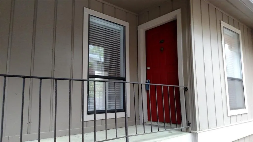 8740 Roswell Road Unit 5d, Atlanta, Georgia 30350, 2 Bedrooms Bedrooms, ,2 BathroomsBathrooms,Residential,Sold,8740 Roswell Road Unit 5d,5668557