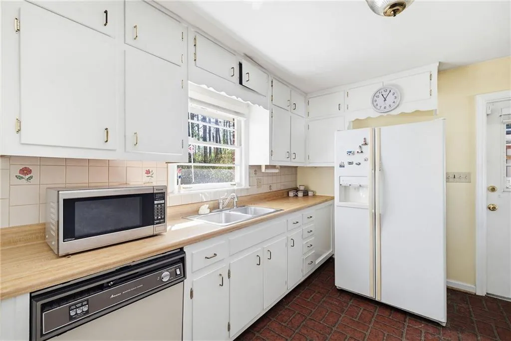 5735 Pine Brook Road, Atlanta, Georgia 30328, 4 Bedrooms Bedrooms, ,3 BathroomsBathrooms,Residential,For Sale,5735 Pine Brook Road,7740458