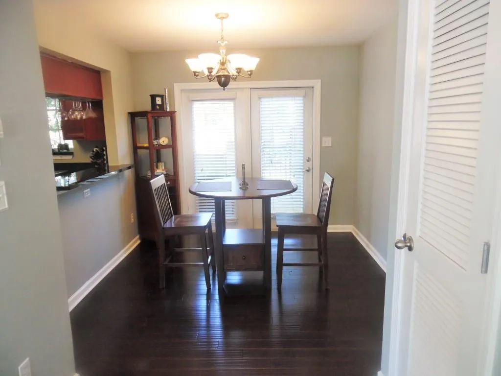 6940 Roswell Road Unit 8f, Sandy Springs, Georgia 30328, 2 Bedrooms Bedrooms, ,1 BathroomBathrooms,Residential,Sold,6940 Roswell Road Unit 8f,5670430