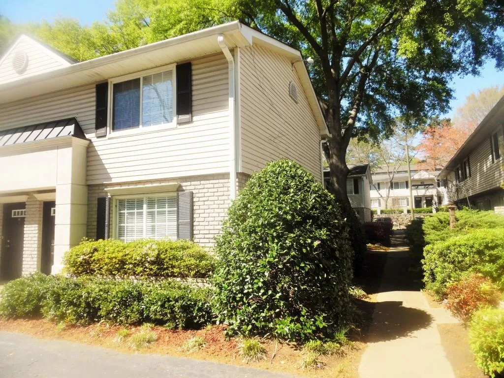 6940 Roswell Road Unit 8f, Sandy Springs, Georgia 30328, 2 Bedrooms Bedrooms, ,1 BathroomBathrooms,Residential,Sold,6940 Roswell Road Unit 8f,5670430