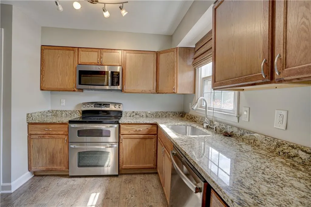 6700 Roswell Road Unit 21g, Atlanta, Georgia 30328, 2 Bedrooms Bedrooms, ,1 BathroomBathrooms,Residential,Sold,6700 Roswell Road Unit 21g,7029013