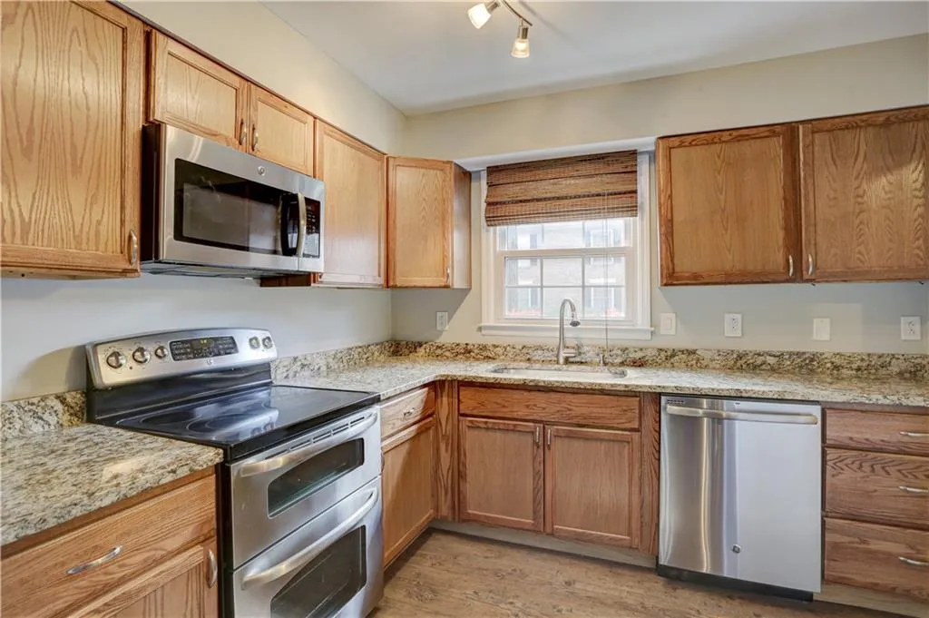 6700 Roswell Road Unit 21g, Atlanta, Georgia 30328, 2 Bedrooms Bedrooms, ,1 BathroomBathrooms,Residential,Sold,6700 Roswell Road Unit 21g,7029013