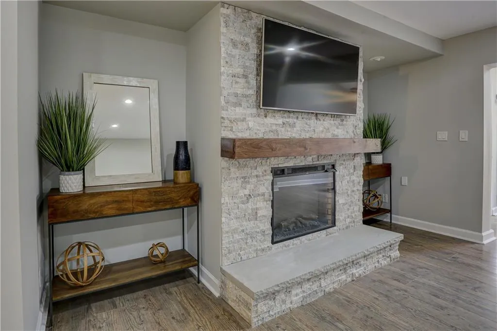 6700 Roswell Road Unit 21g, Atlanta, Georgia 30328, 2 Bedrooms Bedrooms, ,1 BathroomBathrooms,Residential,Sold,6700 Roswell Road Unit 21g,7029013