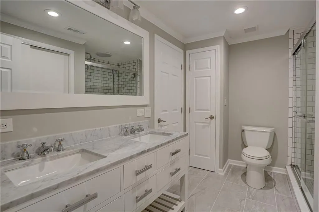 6700 Roswell Road Unit 21g, Atlanta, Georgia 30328, 2 Bedrooms Bedrooms, ,1 BathroomBathrooms,Residential,Sold,6700 Roswell Road Unit 21g,7029013