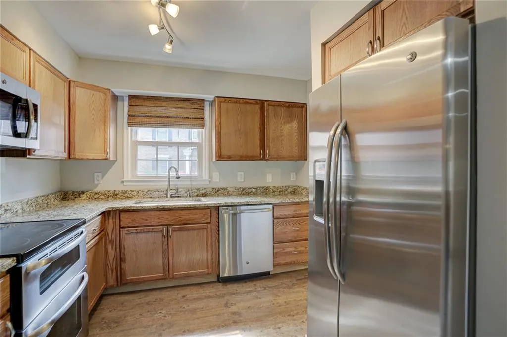 6700 Roswell Road Unit 21g, Atlanta, Georgia 30328, 2 Bedrooms Bedrooms, ,1 BathroomBathrooms,Residential,Sold,6700 Roswell Road Unit 21g,7029013