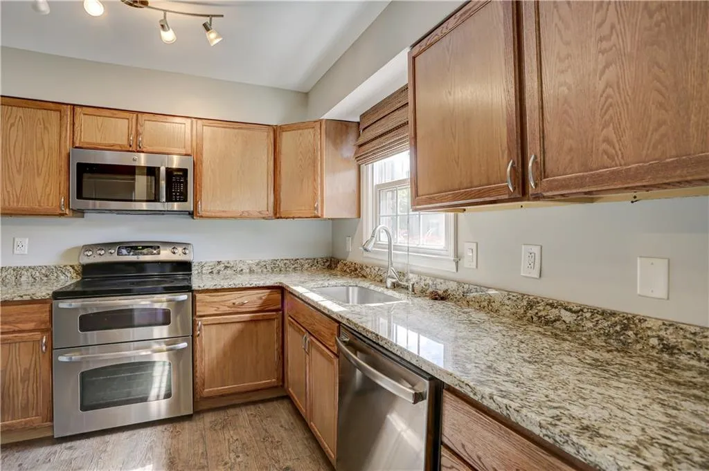 6700 Roswell Road Unit 21g, Atlanta, Georgia 30328, 2 Bedrooms Bedrooms, ,1 BathroomBathrooms,Residential,Sold,6700 Roswell Road Unit 21g,7029013