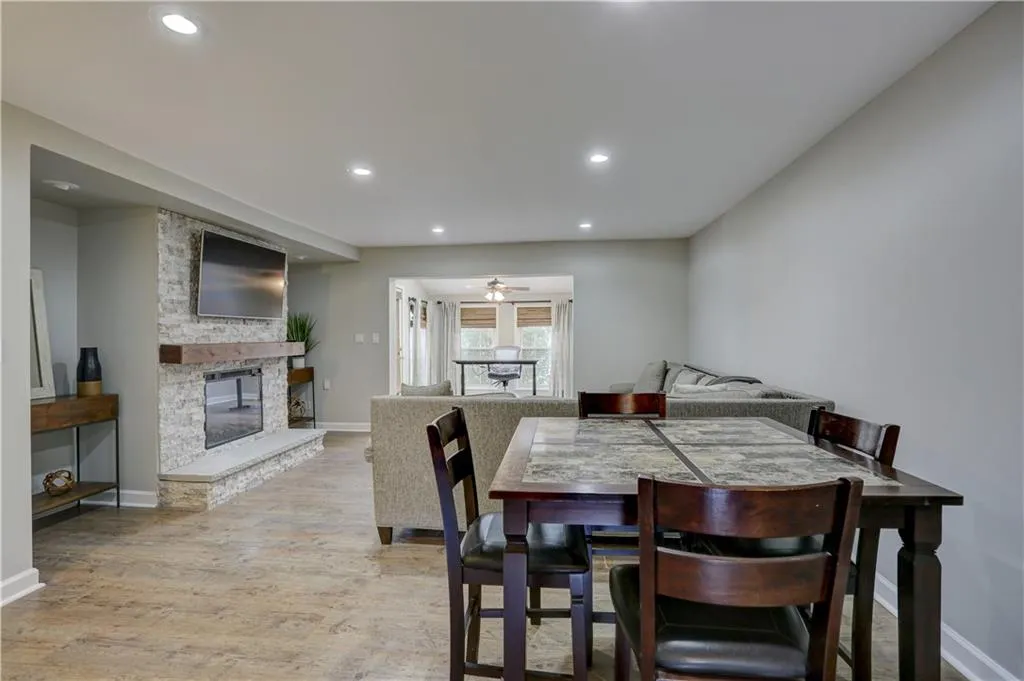 6700 Roswell Road Unit 21g, Atlanta, Georgia 30328, 2 Bedrooms Bedrooms, ,1 BathroomBathrooms,Residential,Sold,6700 Roswell Road Unit 21g,7029013