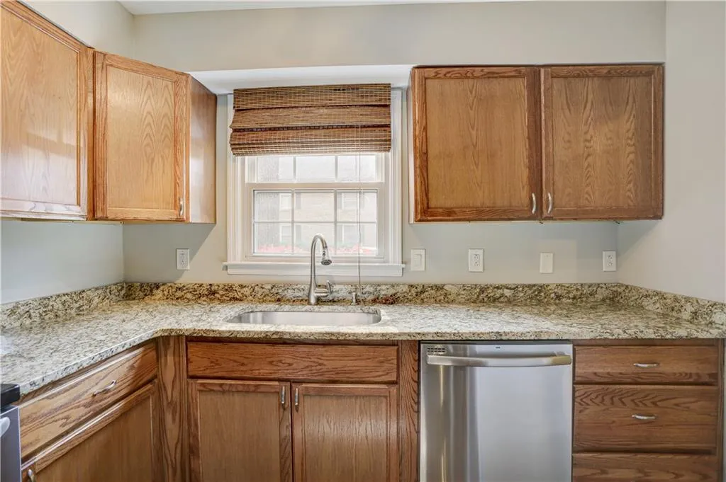 6700 Roswell Road Unit 21g, Atlanta, Georgia 30328, 2 Bedrooms Bedrooms, ,1 BathroomBathrooms,Residential,Sold,6700 Roswell Road Unit 21g,7029013