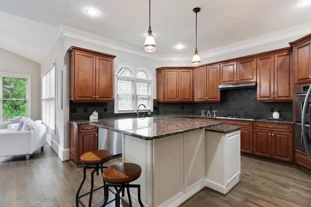 115 Glengate Avenue, Atlanta, Georgia 30328, 6 Bedrooms Bedrooms, ,6 BathroomsBathrooms,Residential,Sold,115 Glengate Avenue,6918850