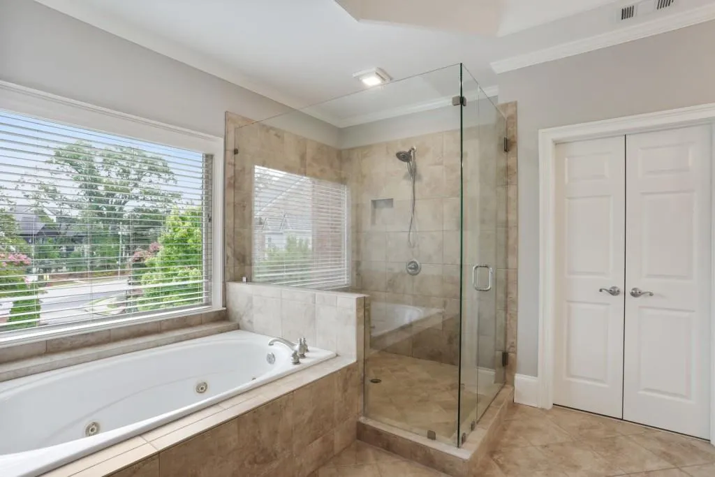 115 Glengate Avenue, Atlanta, Georgia 30328, 6 Bedrooms Bedrooms, ,6 BathroomsBathrooms,Residential,Sold,115 Glengate Avenue,6918850