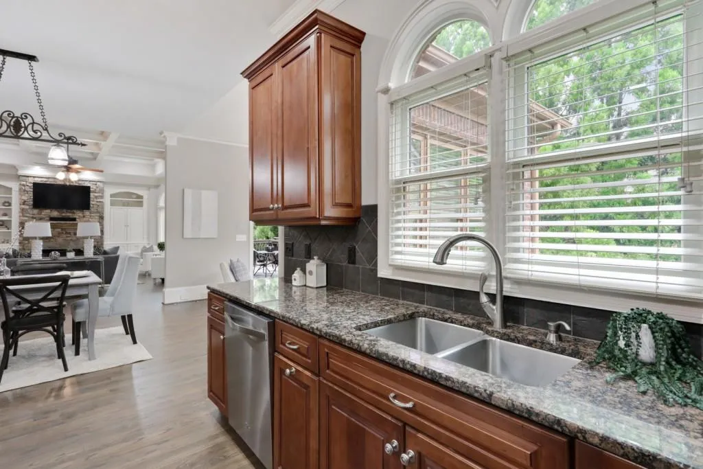 115 Glengate Avenue, Atlanta, Georgia 30328, 6 Bedrooms Bedrooms, ,6 BathroomsBathrooms,Residential,Sold,115 Glengate Avenue,6918850