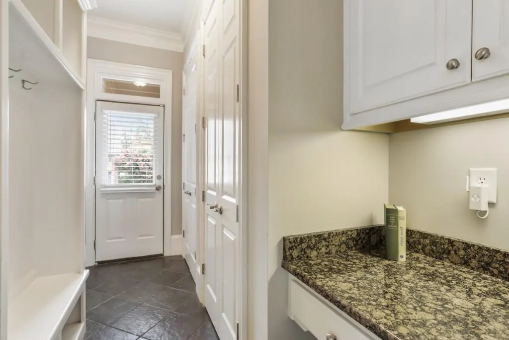 115 Glengate Avenue, Atlanta, Georgia 30328, 6 Bedrooms Bedrooms, ,6 BathroomsBathrooms,Residential,Sold,115 Glengate Avenue,6918850