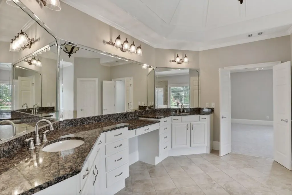 115 Glengate Avenue, Atlanta, Georgia 30328, 6 Bedrooms Bedrooms, ,6 BathroomsBathrooms,Residential,Sold,115 Glengate Avenue,6918850