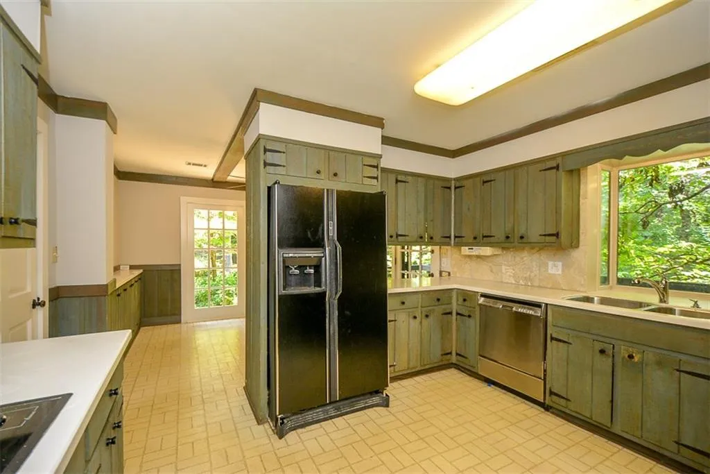 8100 Innsbruck Drive, Sandy Springs, Georgia 30350, 5 Bedrooms Bedrooms, ,4 BathroomsBathrooms,Residential,Sold,8100 Innsbruck Drive,6044800