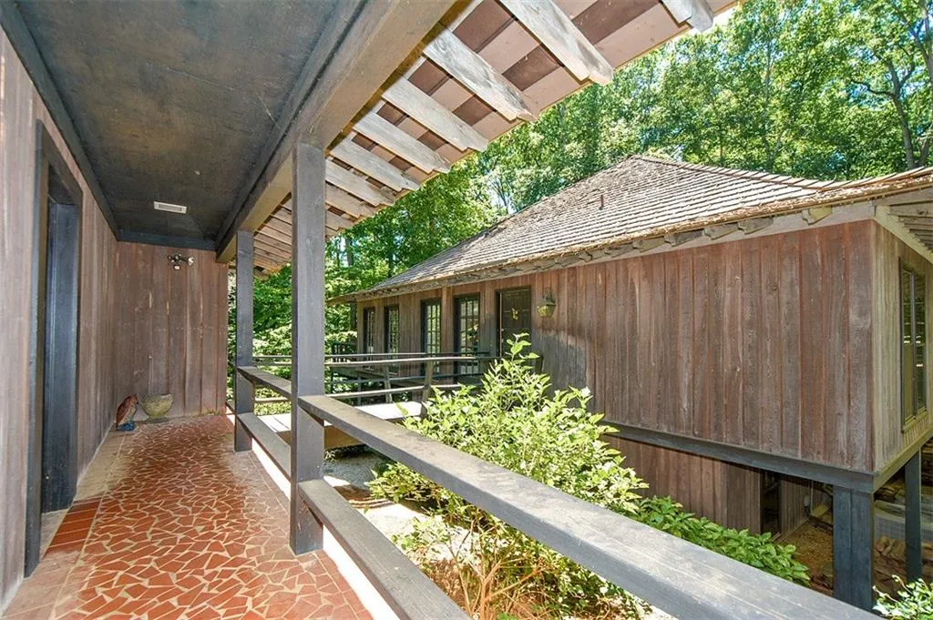 8100 Innsbruck Drive, Sandy Springs, Georgia 30350, 5 Bedrooms Bedrooms, ,4 BathroomsBathrooms,Residential,Sold,8100 Innsbruck Drive,6044800