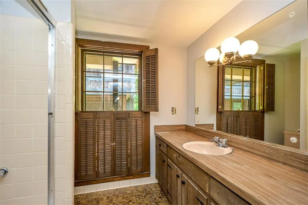 8100 Innsbruck Drive, Sandy Springs, Georgia 30350, 5 Bedrooms Bedrooms, ,4 BathroomsBathrooms,Residential,Sold,8100 Innsbruck Drive,6044800