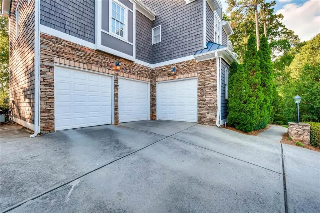 265 Lake Summit View, Atlanta, Georgia 30342, 5 Bedrooms Bedrooms, ,4 BathroomsBathrooms,Residential,Sold,265 Lake Summit View,5856551