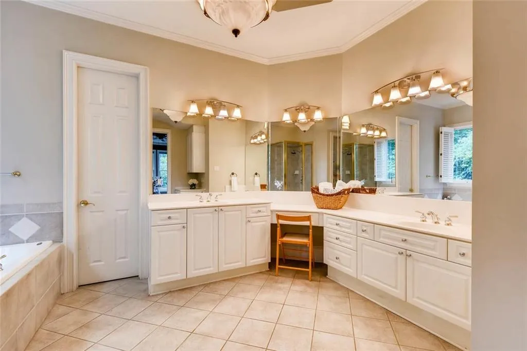 265 Lake Summit View, Atlanta, Georgia 30342, 5 Bedrooms Bedrooms, ,4 BathroomsBathrooms,Residential,Sold,265 Lake Summit View,5856551
