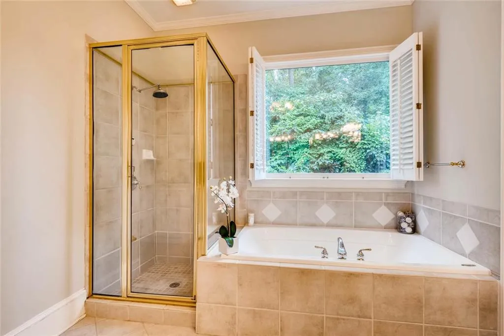 265 Lake Summit View, Atlanta, Georgia 30342, 5 Bedrooms Bedrooms, ,4 BathroomsBathrooms,Residential,Sold,265 Lake Summit View,5856551