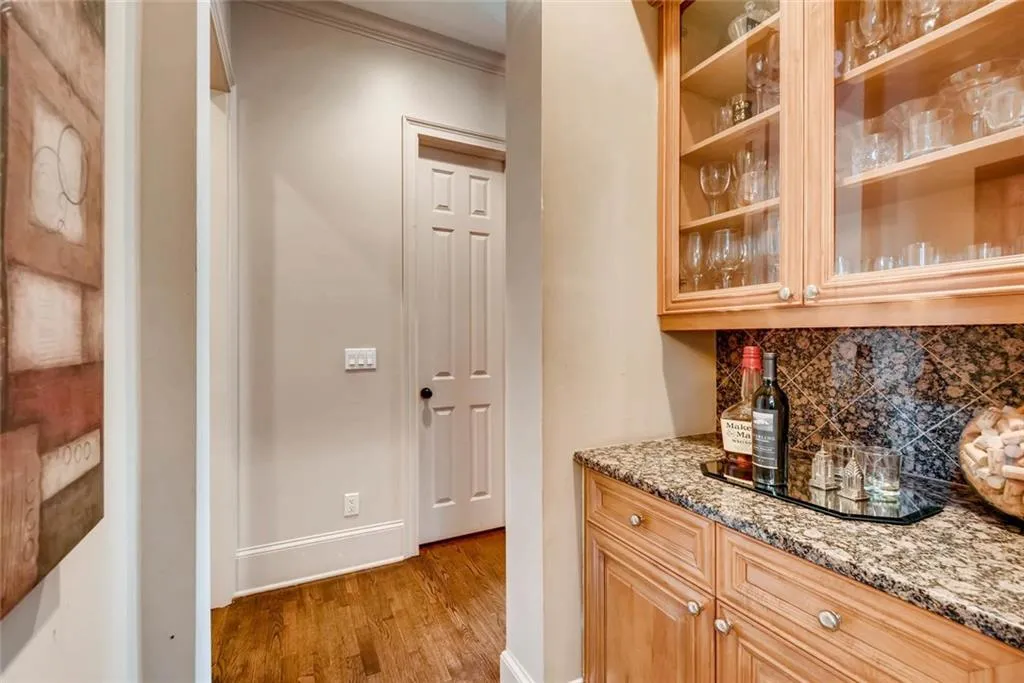265 Lake Summit View, Atlanta, Georgia 30342, 5 Bedrooms Bedrooms, ,4 BathroomsBathrooms,Residential,Sold,265 Lake Summit View,5856551
