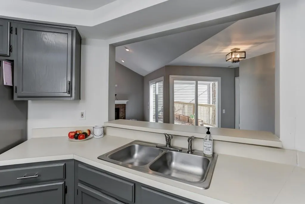 27 Dunwoody Springs Drive Unit 27, Atlanta, Georgia 30328, 2 Bedrooms Bedrooms, ,2 BathroomsBathrooms,Residential,Sold,27 Dunwoody Springs Drive Unit 27,6107122