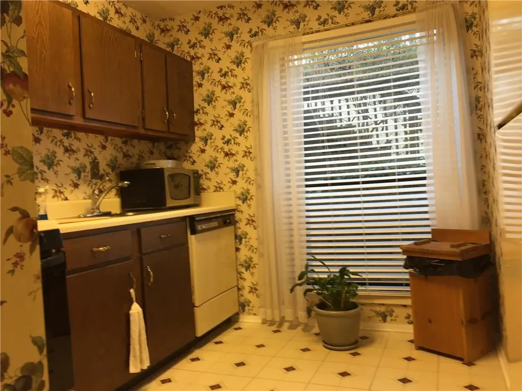1205 Woodcliff Drive, Sandy Springs, Georgia 30350, 2 Bedrooms Bedrooms, ,2 BathroomsBathrooms,Residential,Sold,1205 Woodcliff Drive,5657140