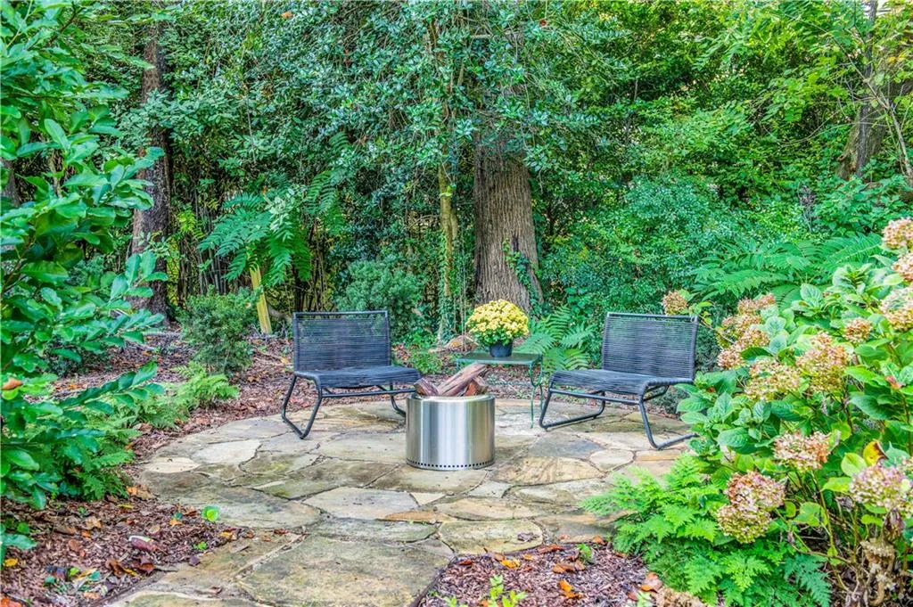 390 Craighead Drive Ne, Atlanta, Georgia 30319, 4 Bedrooms Bedrooms, ,3 BathroomsBathrooms,Residential,Sold,390 Craighead Drive Ne,7128918