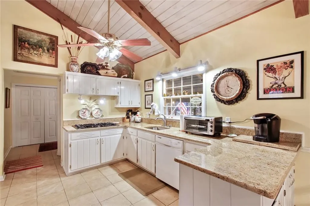 6415 Cherry Tree Lane, Sandy Springs, Georgia 30328, 3 Bedrooms Bedrooms, ,3 BathroomsBathrooms,Residential,Sold,6415 Cherry Tree Lane,6669527