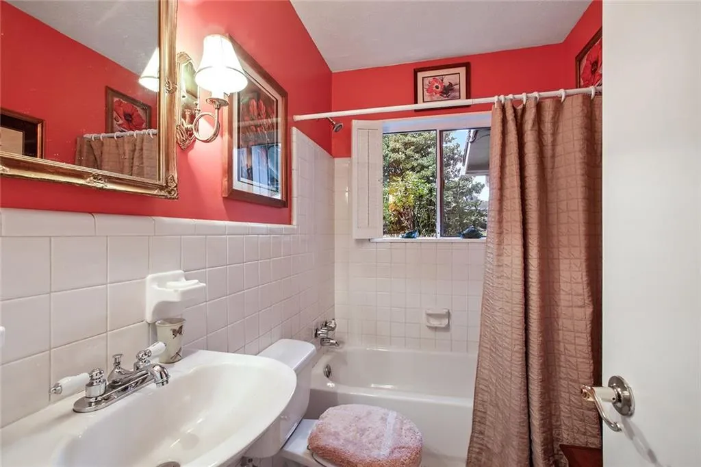6415 Cherry Tree Lane, Sandy Springs, Georgia 30328, 3 Bedrooms Bedrooms, ,3 BathroomsBathrooms,Residential,Sold,6415 Cherry Tree Lane,6669527