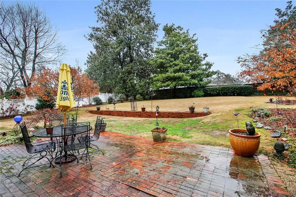 6415 Cherry Tree Lane, Sandy Springs, Georgia 30328, 3 Bedrooms Bedrooms, ,3 BathroomsBathrooms,Residential,Sold,6415 Cherry Tree Lane,6669527