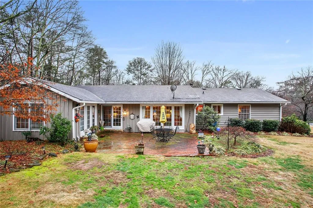 6415 Cherry Tree Lane, Sandy Springs, Georgia 30328, 3 Bedrooms Bedrooms, ,3 BathroomsBathrooms,Residential,Sold,6415 Cherry Tree Lane,6669527
