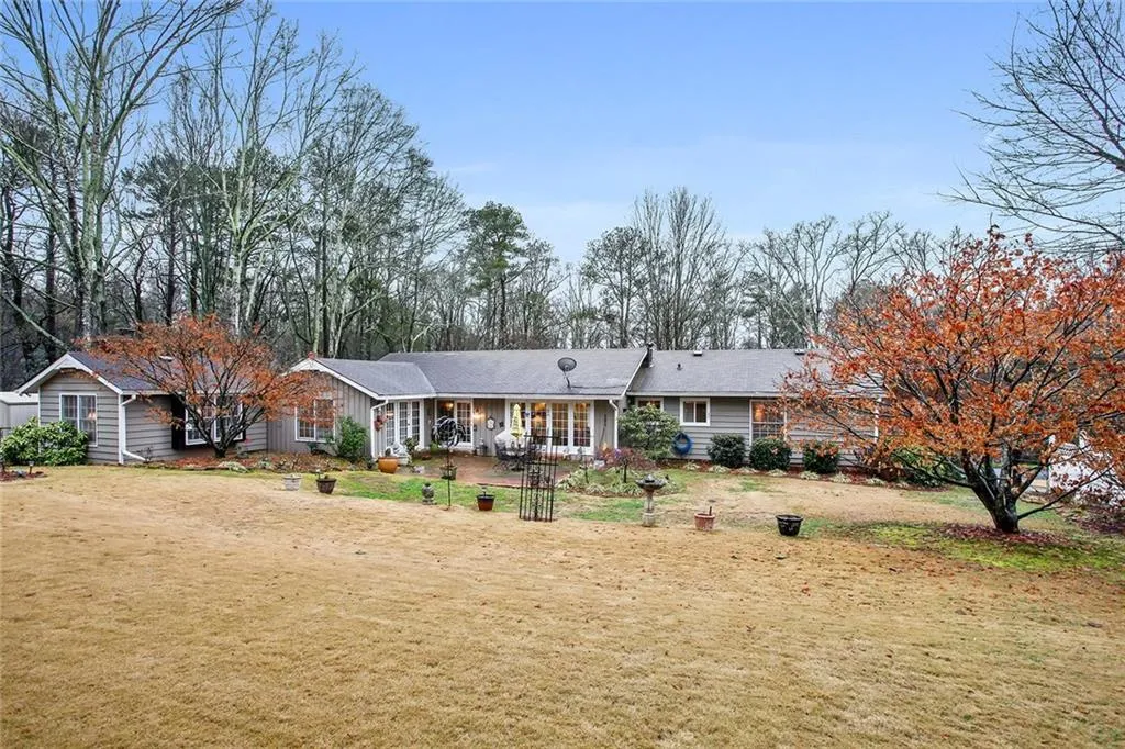 6415 Cherry Tree Lane, Sandy Springs, Georgia 30328, 3 Bedrooms Bedrooms, ,3 BathroomsBathrooms,Residential,Sold,6415 Cherry Tree Lane,6669527