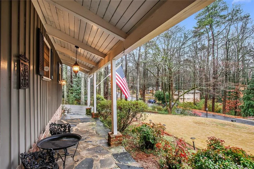 6415 Cherry Tree Lane, Sandy Springs, Georgia 30328, 3 Bedrooms Bedrooms, ,3 BathroomsBathrooms,Residential,Sold,6415 Cherry Tree Lane,6669527