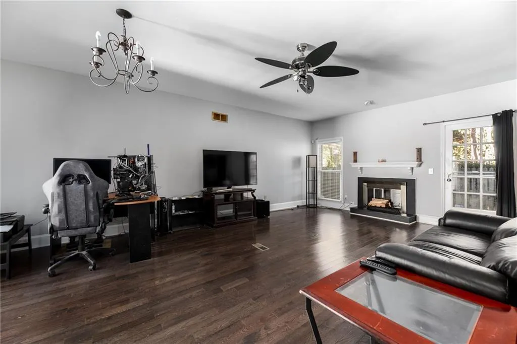 901 Brandywine Circle, Sandy Springs, Georgia 30350, 3 Bedrooms Bedrooms, ,2 BathroomsBathrooms,Residential,Sold,901 Brandywine Circle,6833072