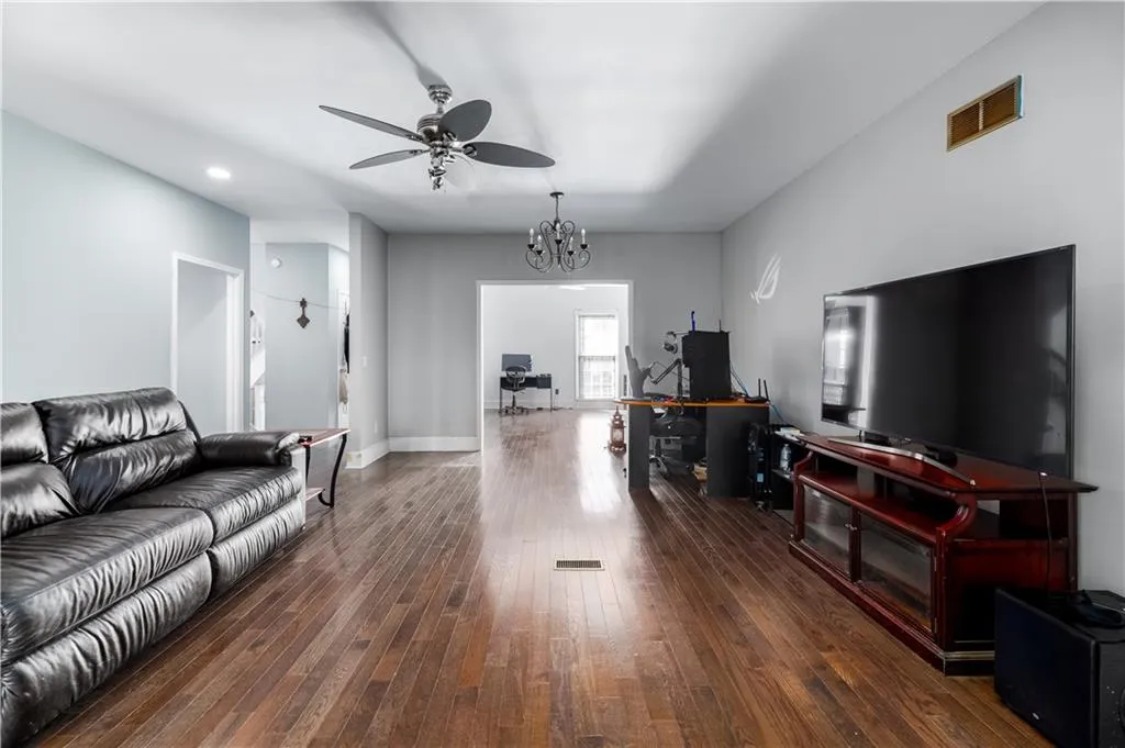 901 Brandywine Circle, Sandy Springs, Georgia 30350, 3 Bedrooms Bedrooms, ,2 BathroomsBathrooms,Residential,Sold,901 Brandywine Circle,6833072