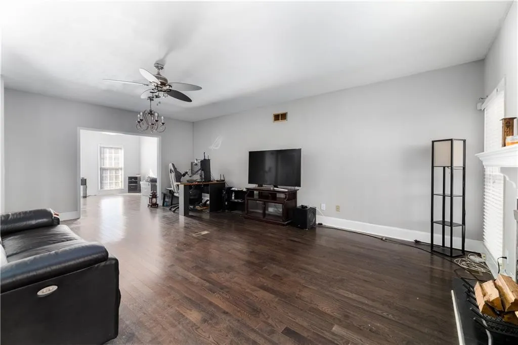 901 Brandywine Circle, Sandy Springs, Georgia 30350, 3 Bedrooms Bedrooms, ,2 BathroomsBathrooms,Residential,Sold,901 Brandywine Circle,6833072