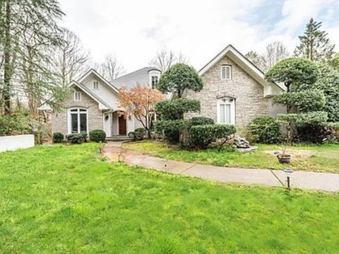 9930 Huntcliff Trace, Sandy Springs, Georgia 30350, 5 Bedrooms Bedrooms, ,3 BathroomsBathrooms,Residential,Sold,9930 Huntcliff Trace,6666298