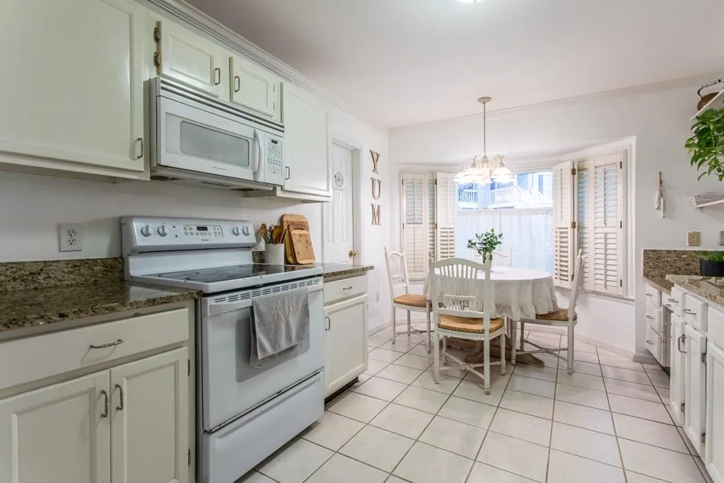 504 Bainbridge Drive, Atlanta, Georgia 30327, 3 Bedrooms Bedrooms, ,2 BathroomsBathrooms,Residential,Sold,504 Bainbridge Drive,6920242