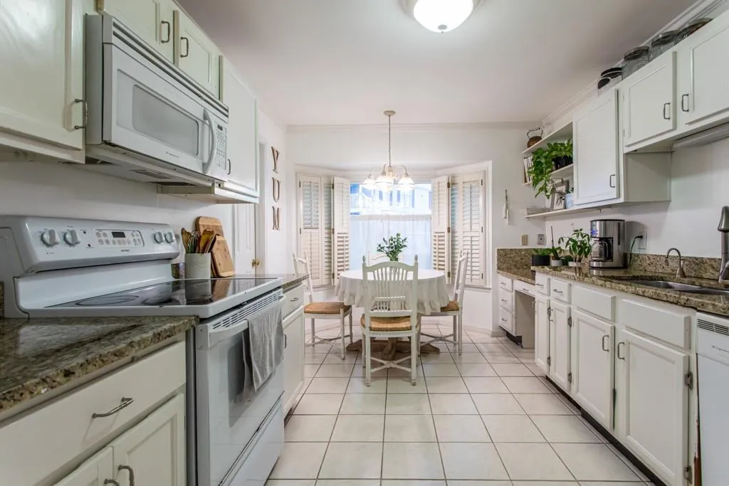 504 Bainbridge Drive, Atlanta, Georgia 30327, 3 Bedrooms Bedrooms, ,2 BathroomsBathrooms,Residential,Sold,504 Bainbridge Drive,6920242