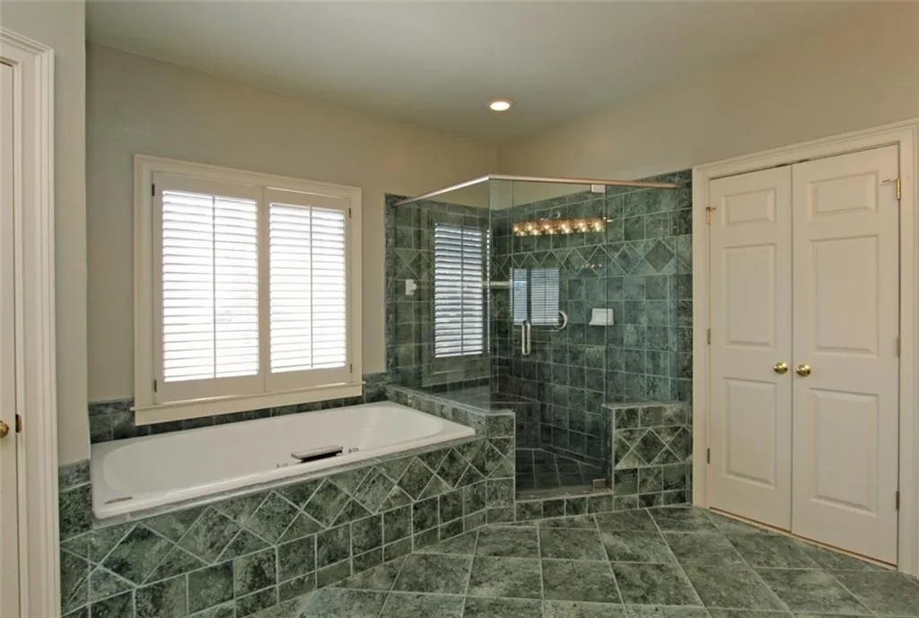 5840 De Claire Court, Sandy Springs, Georgia 30328, 5 Bedrooms Bedrooms, ,4 BathroomsBathrooms,Residential,Sold,5840 De Claire Court,5655003