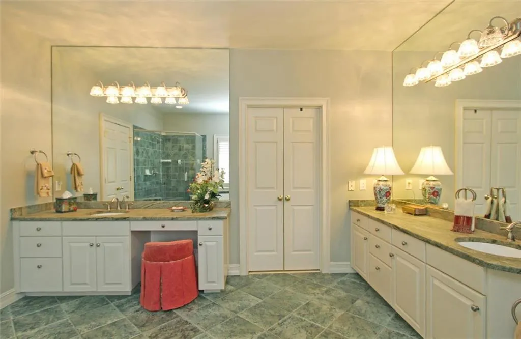 5840 De Claire Court, Sandy Springs, Georgia 30328, 5 Bedrooms Bedrooms, ,4 BathroomsBathrooms,Residential,Sold,5840 De Claire Court,5655003