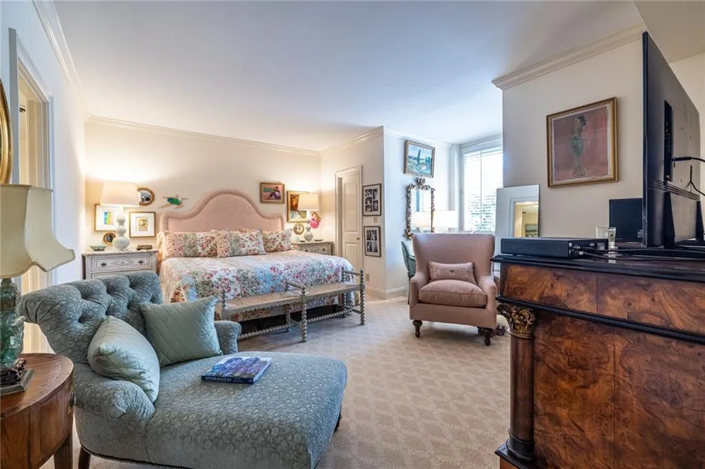 2734 Peachtree Road Nw Unit A404, Atlanta, Georgia 30305, 2 Bedrooms Bedrooms, 0 ,2 BathroomsBathrooms,Residential,For Sale,2734 Peachtree Road Nw Unit A404,7721996