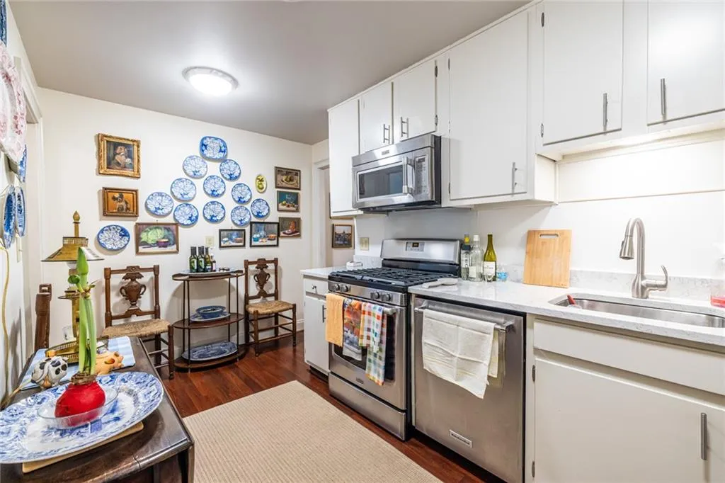 2734 Peachtree Road Nw Unit A404, Atlanta, Georgia 30305, 2 Bedrooms Bedrooms, 0 ,2 BathroomsBathrooms,Residential,For Sale,2734 Peachtree Road Nw Unit A404,7721996