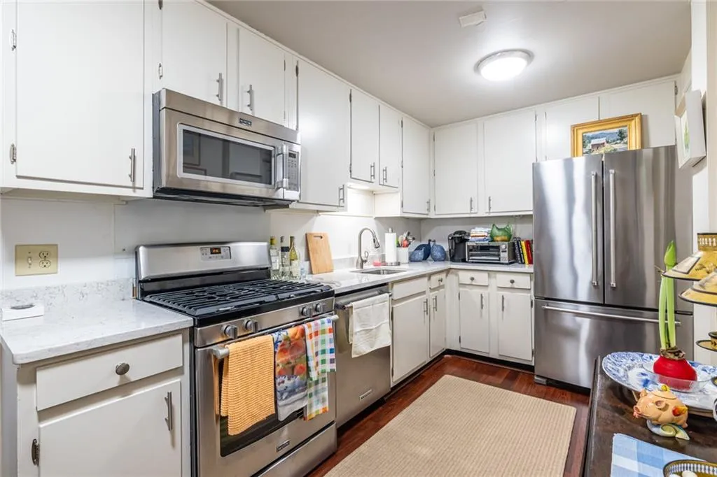 2734 Peachtree Road Nw Unit A404, Atlanta, Georgia 30305, 2 Bedrooms Bedrooms, 0 ,2 BathroomsBathrooms,Residential,For Sale,2734 Peachtree Road Nw Unit A404,7721996