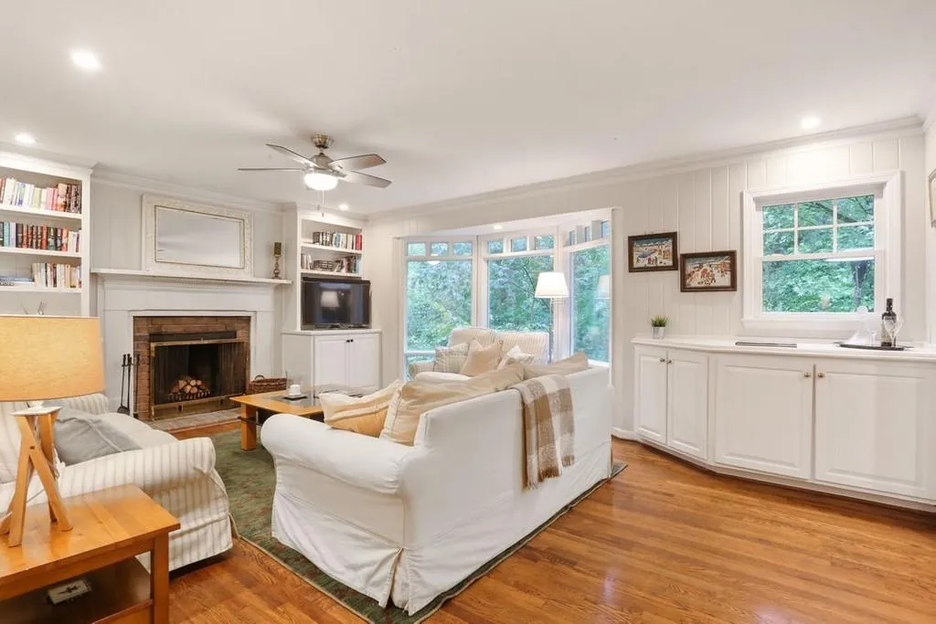 6450 Tanacrest Court, Sandy Springs, Georgia 30328, 4 Bedrooms Bedrooms, ,3 BathroomsBathrooms,Residential,Sold,6450 Tanacrest Court,6773555
