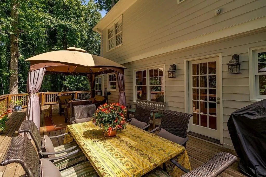 6450 Tanacrest Court, Sandy Springs, Georgia 30328, 4 Bedrooms Bedrooms, ,3 BathroomsBathrooms,Residential,Sold,6450 Tanacrest Court,6773555